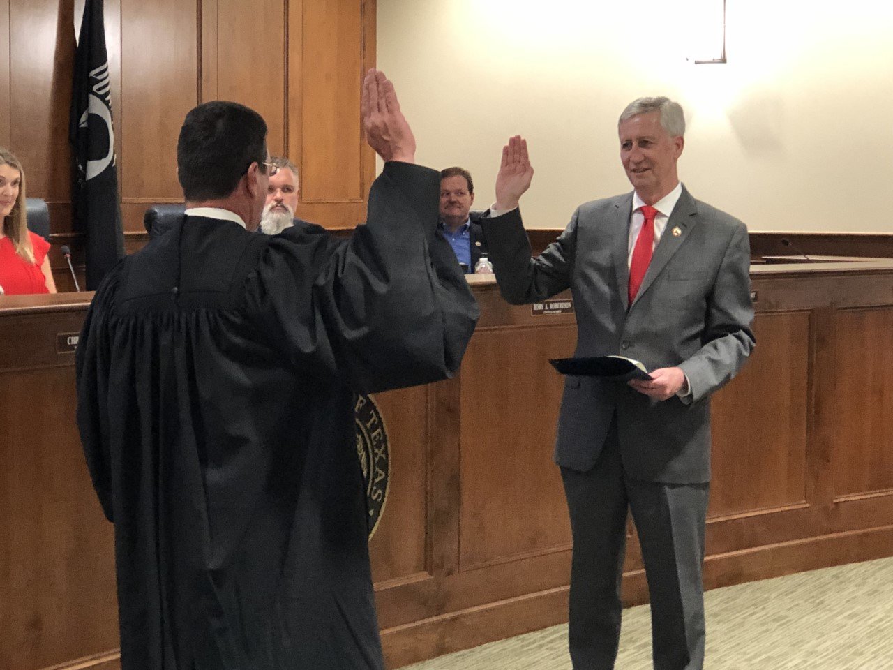 William "Dusty" Thiele takes the mayoral oath of office Friday at City Hall from Municipal Judge Jeffrey C. Brashear. Ward B Council Members Gina Hicks, Rory Robertson, and City Administrator Byron Hebert can be seen in the background.